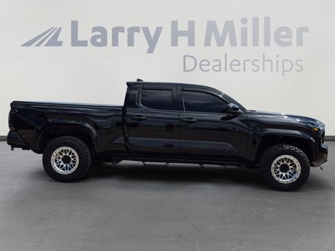 Used 2025 Toyota Tacoma SR5 AWD/4WD image 6