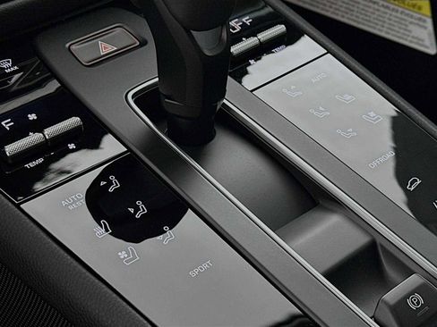 New 2026 Porsche Macan image 21