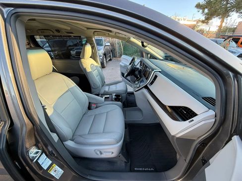 Used 2017 Toyota Sienna XLE Premium w/ Protection Package image 47