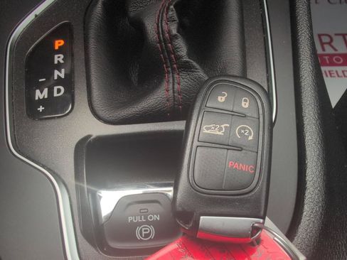 Used 2019 Jeep Cherokee Trailhawk AWD/4WD image 26
