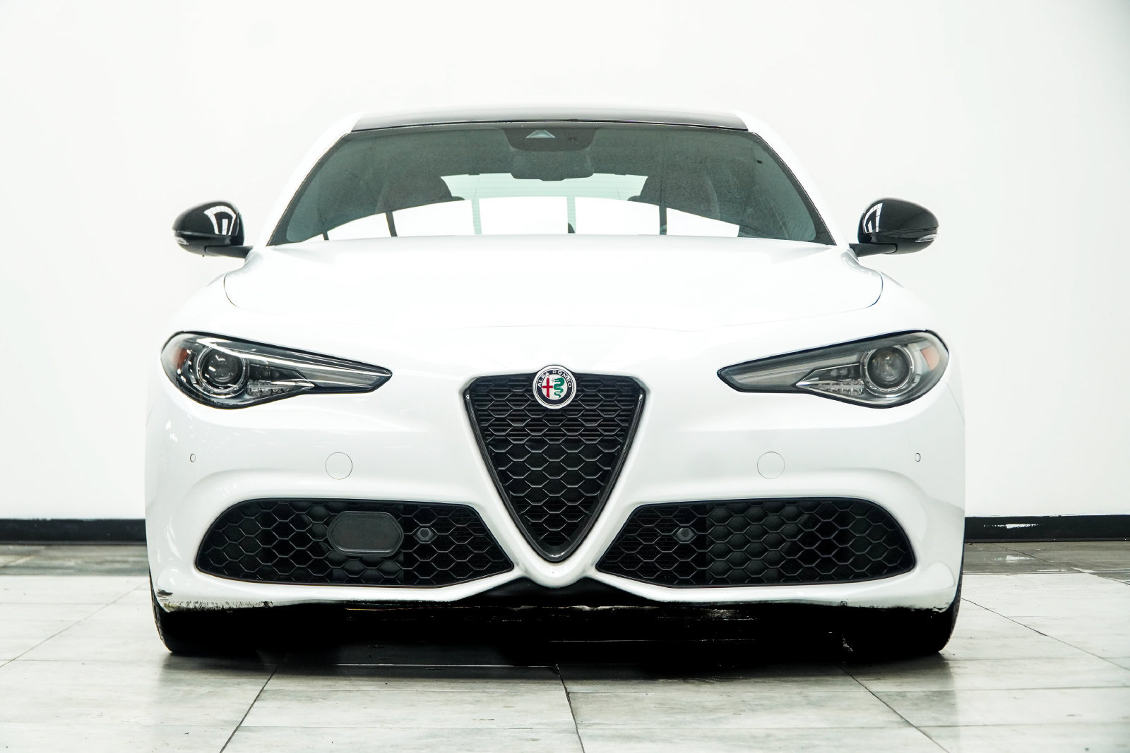 Used 2023 Alfa Romeo Giulia Veloce RWD image 9