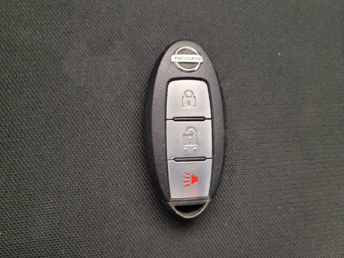 Used 2020 Nissan Pathfinder S AWD/4WD image 32