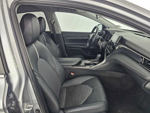 Used 2024 Toyota Camry SE image 10