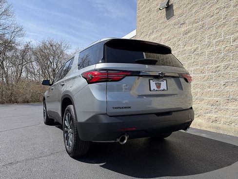 Used 2023 Chevrolet Traverse RS w/ LPO, Floor Liner Package FWD image 6