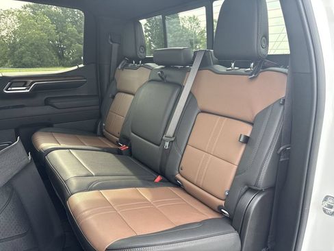Certified 2024 Chevrolet Silverado 1500 High Country w/ Technology Package AWD/4WD image 25