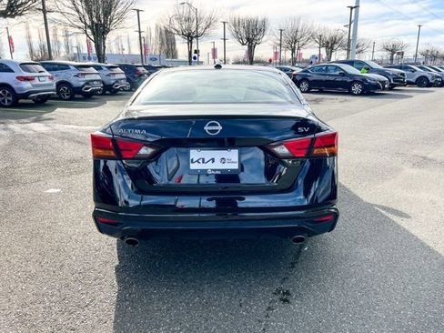 Used 2024 Nissan Altima 2.5 SV w/ SV Premium Package image 8