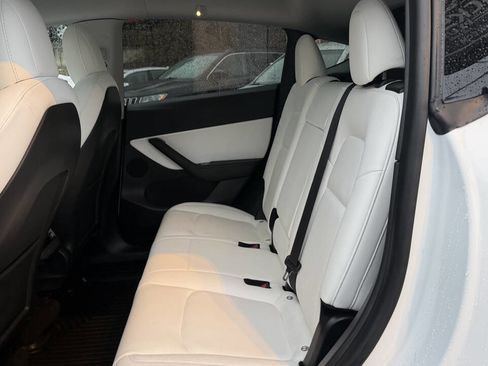 Used 2021 Tesla Model Y Long Range image 23