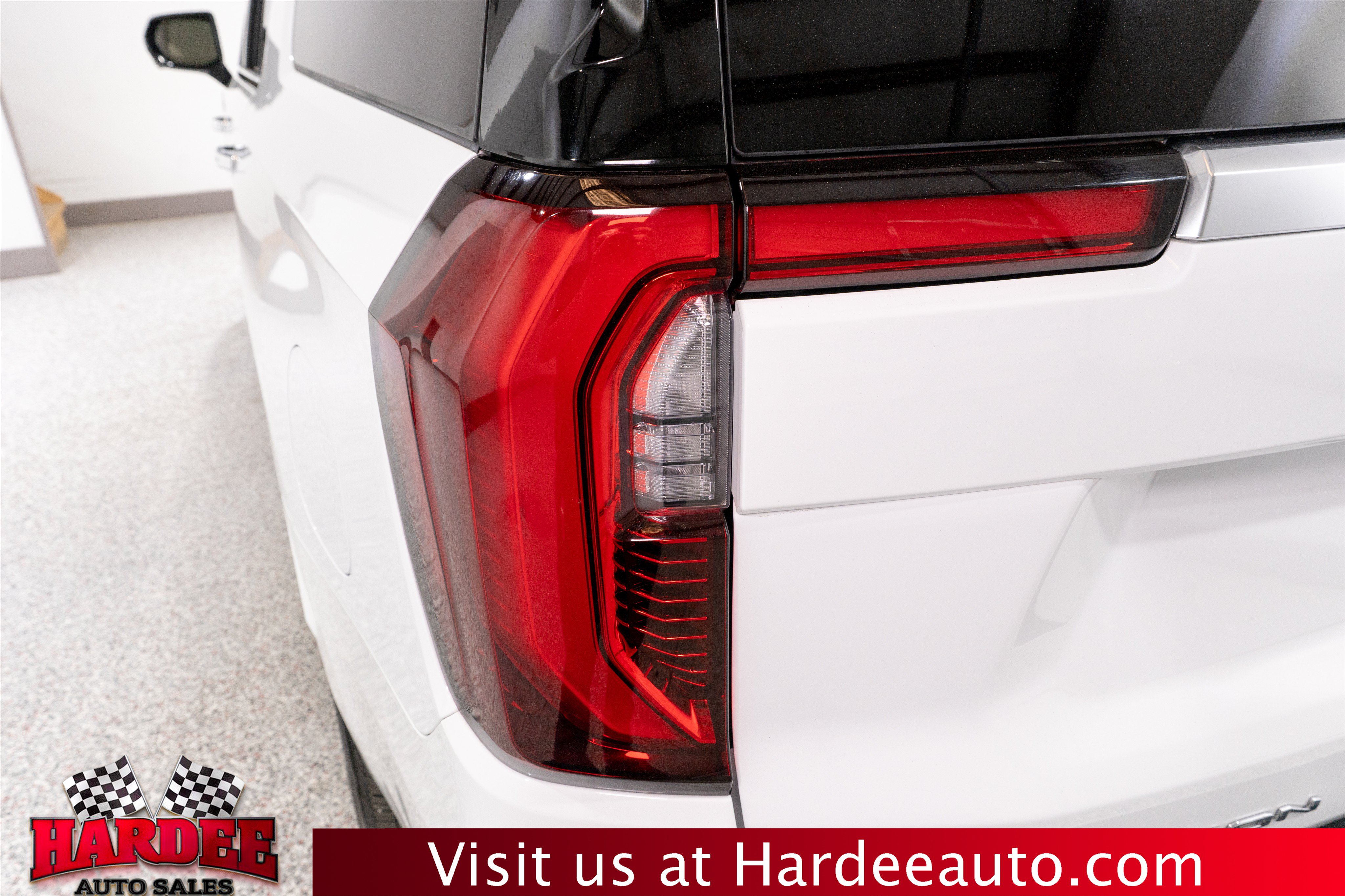 Used 2025 GMC Yukon XL Denali w/ Denali Reserve Package AWD/4WD image 9