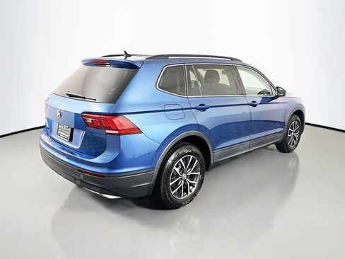 Used 2019 Volkswagen Tiguan SE w/ Panoramic Sunroof Package image 7