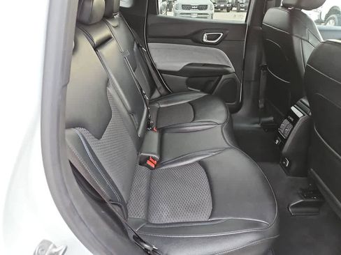Used 2024 Jeep Compass Latitude image 27