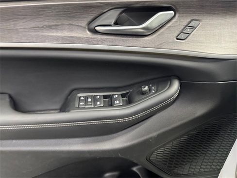 Used 2023 Jeep Grand Cherokee L Limited image 25