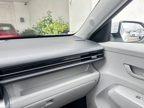 Used 2025 Hyundai Kona SEL image 35