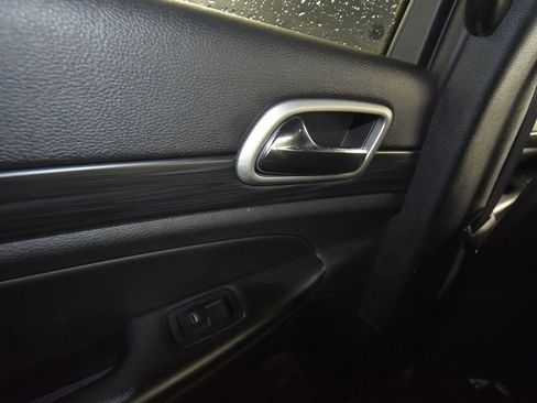 Used 2022 Jeep Grand Cherokee Laredo X image 27