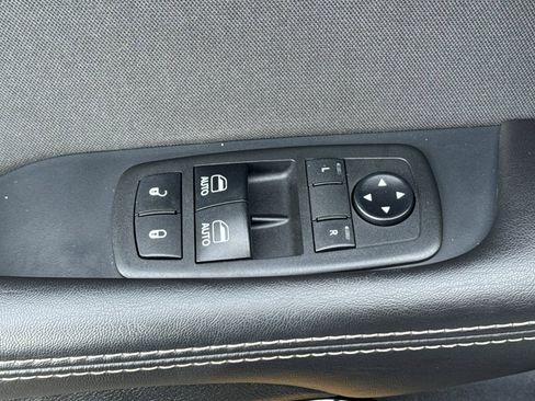 Used 2019 Dodge Challenger SRT Hellcat image 12