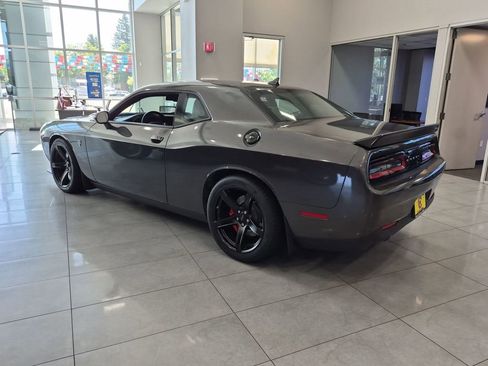 Used 2017 Dodge Challenger SRT Hellcat RWD image 5