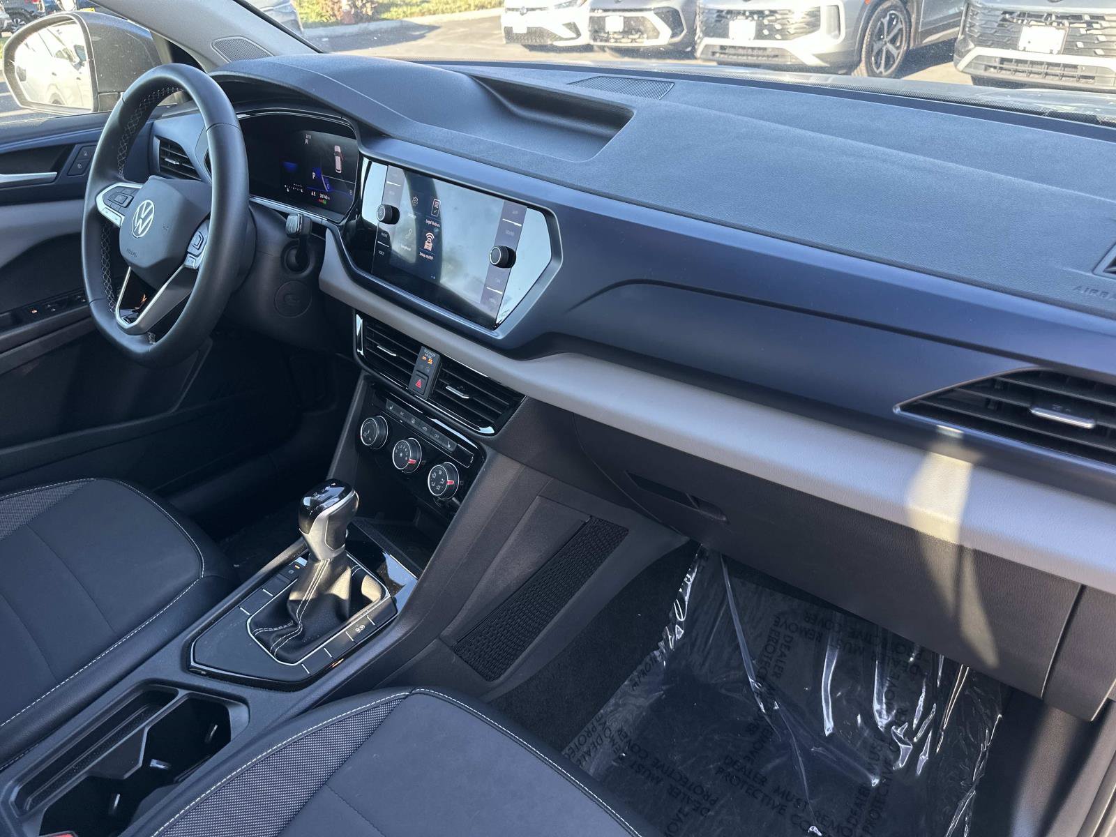 Certified 2023 Volkswagen Taos SE FWD image 31