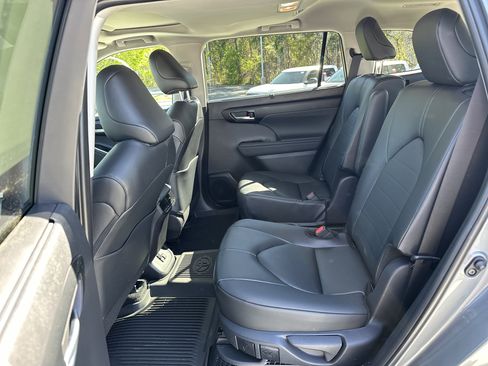 Certified 2026 Toyota Highlander XLE image 31