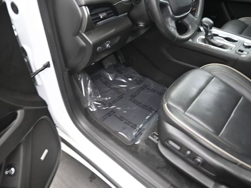 Used 2023 Chevrolet Traverse Premier image 17