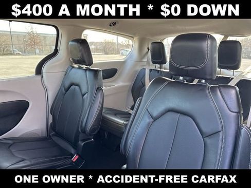 Used 2024 Chrysler Pacifica Touring-L image 25