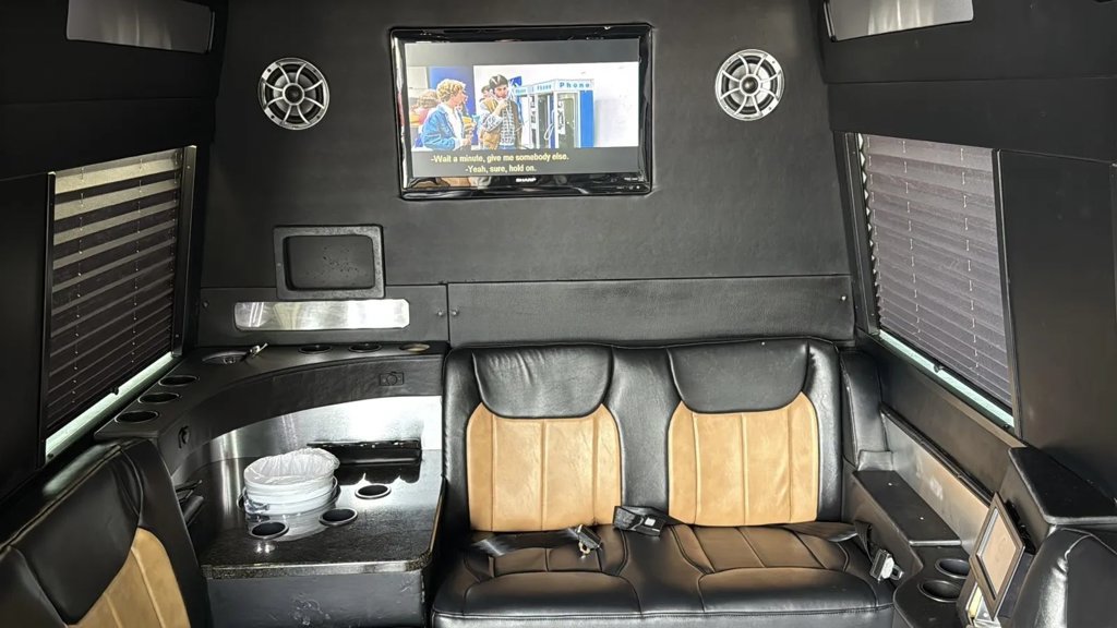 Used 2011 Mercedes-Benz Sprinter 2500 image 12