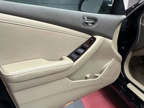 Used 2011 Nissan Altima 3.5 SR w/ 3.5SR Premium Pkg image 9