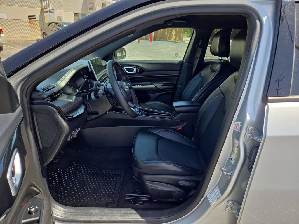 Used 2025 Jeep Compass Trailhawk AWD/4WD image 11