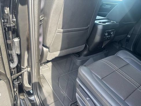Used 2026 Chevrolet Suburban High Country AWD/4WD image 21