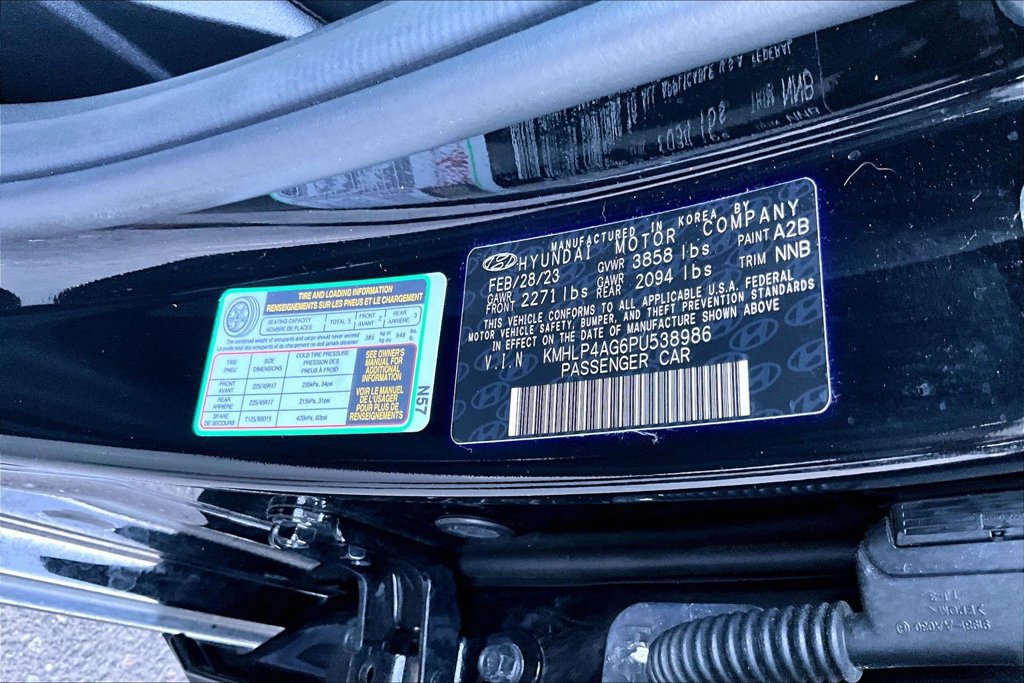 Used 2023 Hyundai Elantra Limited FWD image 14