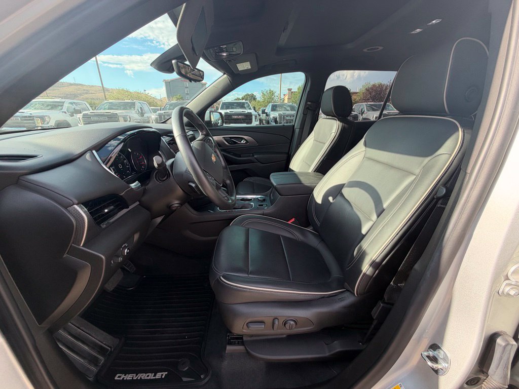 Used 2022 Chevrolet Traverse Premier FWD image 10