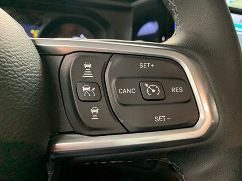 Used 2025 Jeep Wrangler Unlimited Sahara w/ Safety Group AWD/4WD image 17