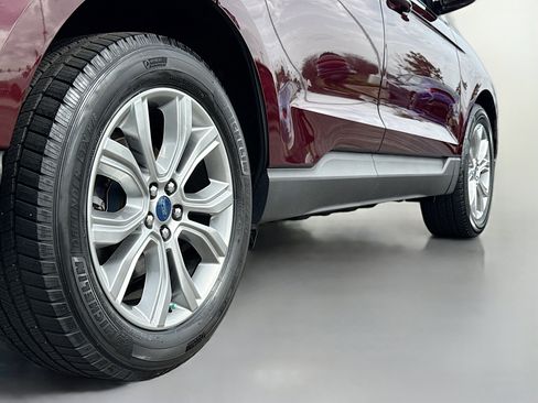 Used 2019 Ford Edge Titanium w/ Cold Weather Package AWD/4WD image 16