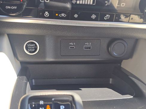Used 2023 Nissan Rogue SL AWD/4WD image 28