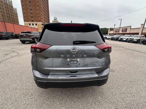 Certified 2025 Nissan Rogue SV w/ SV Premium Package FWD image 4