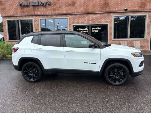 Used 2023 Jeep Compass Latitude w/ Convenience Group AWD/4WD image 29