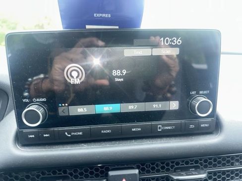 Used 2024 Honda HR-V LX image 11