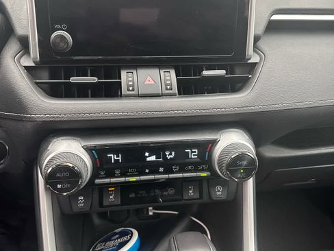 Used 2023 Toyota RAV4 XLE Premium image 10