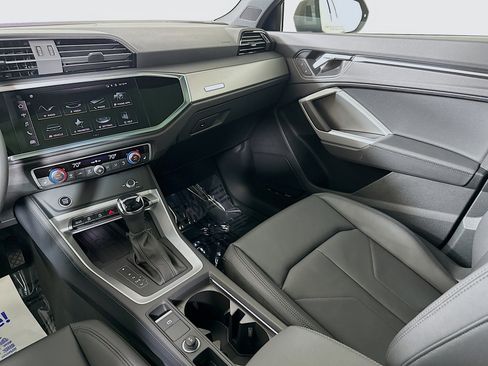 New 2025 Audi Q3 2.0T Premium image 23