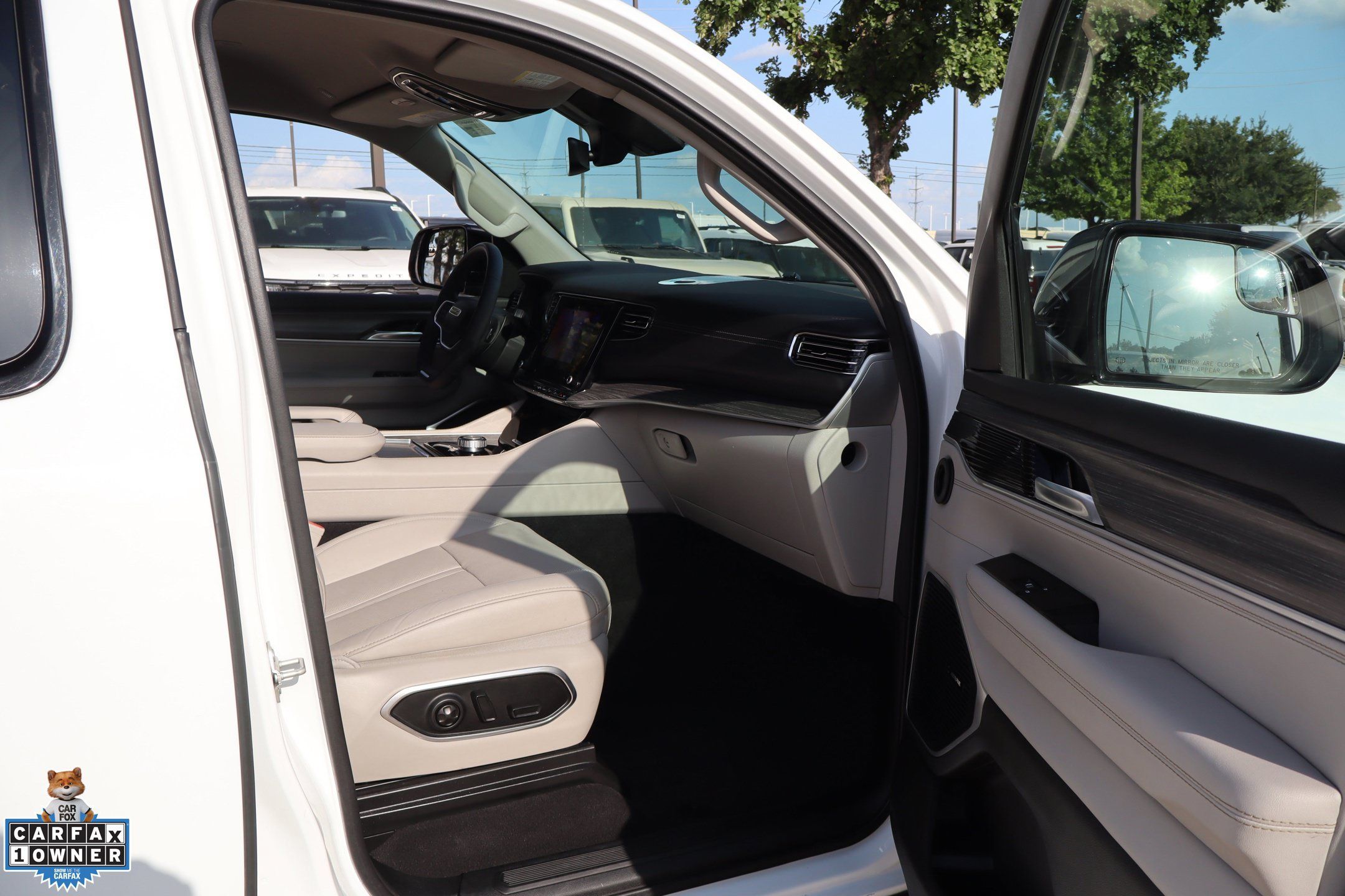 Used 2024 Jeep Wagoneer L Series II w/ Flexible Seating Group RWD image 31