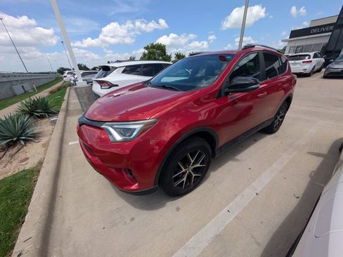 Used 2017 Toyota RAV4 SE FWD image 1