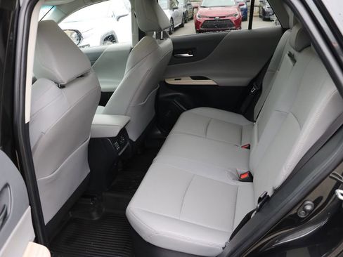 Used 2023 Toyota Venza Limited image 18