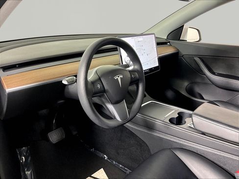 Used 2021 Tesla Model Y Long Range AWD/4WD image 16