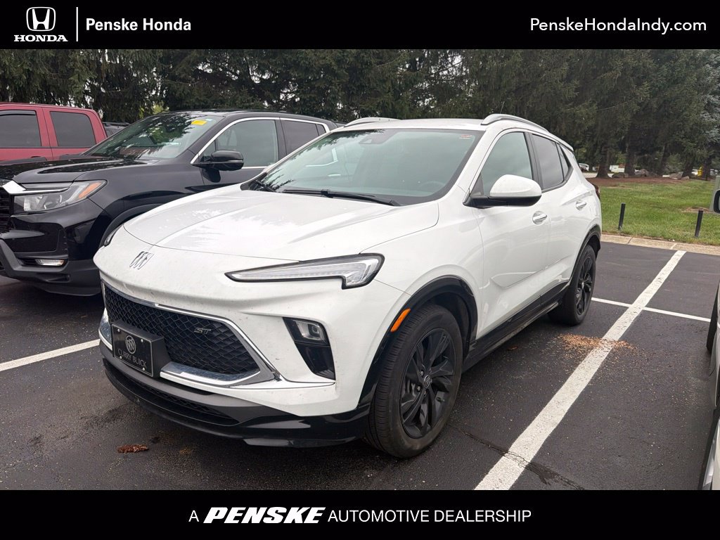 Used 2024 Buick Encore GX Sport Touring FWD image 1