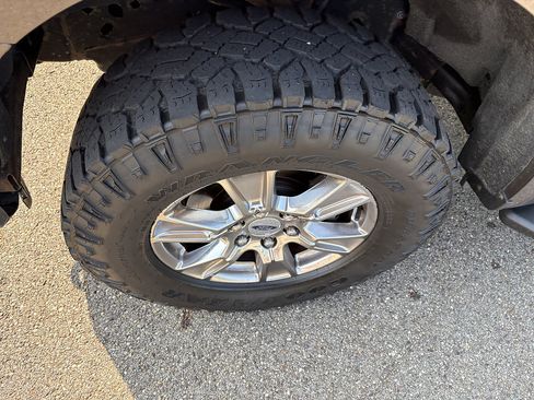 Used 2015 Ford F150 XLT w/ Equipment Group 302A Luxury AWD/4WD image 9