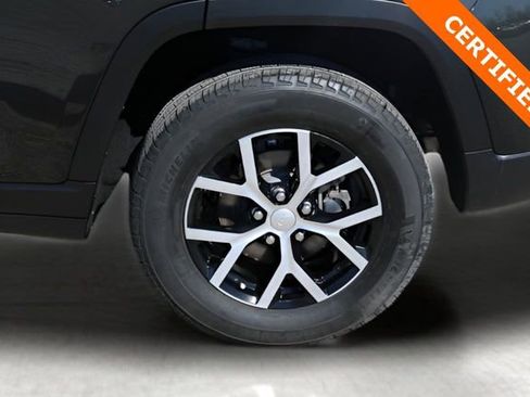 Used 2024 Jeep Grand Cherokee Limited image 9