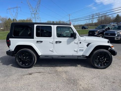 Used 2023 Jeep Wrangler Unlimited Sahara w/ Cold Weather Group AWD/4WD image 8