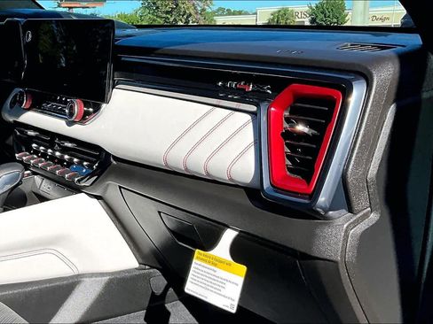 Used 2024 GMC Canyon AT4X image 17