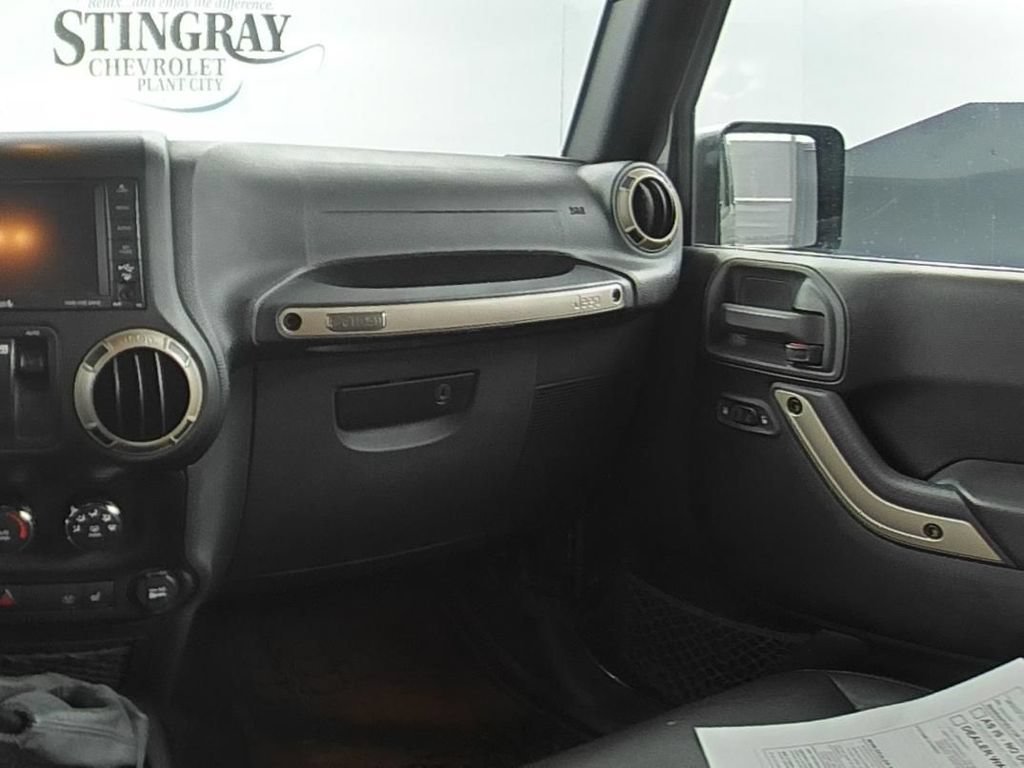 Used 2016 Jeep Wrangler Sahara AWD/4WD image 15