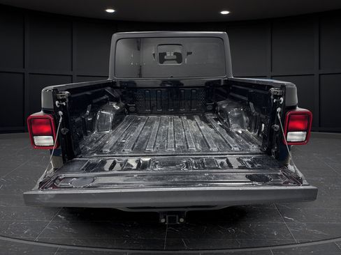 Used 2022 Jeep Gladiator Sport AWD/4WD image 12