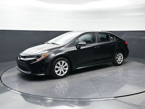 Used 2024 Toyota Corolla LE image 1