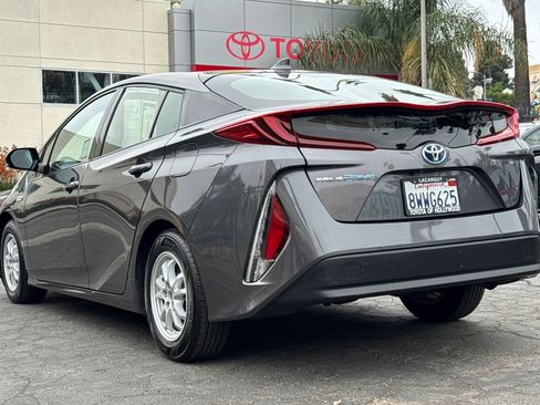 Used 2018 Toyota Prius Prime Plus FWD image 6